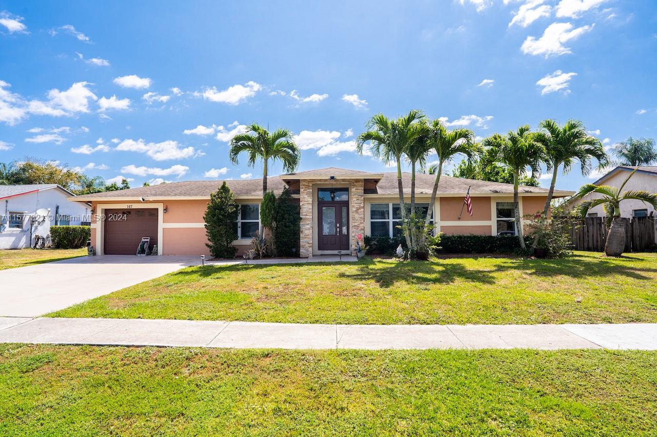 Dove Cir, Royal Palm Beach, FL 33411
