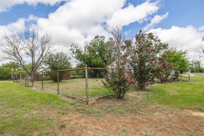 1101 W Hall St, House other with 3 bedrooms, 2 bathrooms and null parking in Bangs TX | Image 31