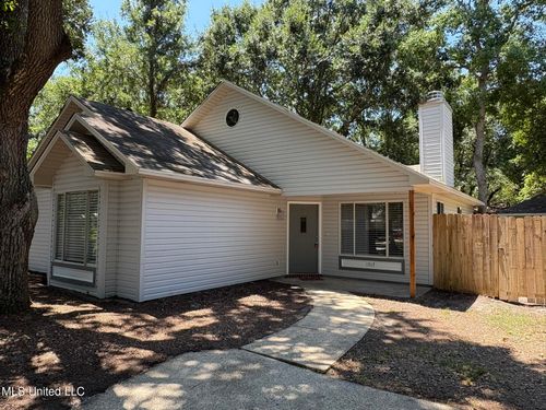 1517 S 10th St, Ocean Springs, MS, 39564-9452 | Card Image