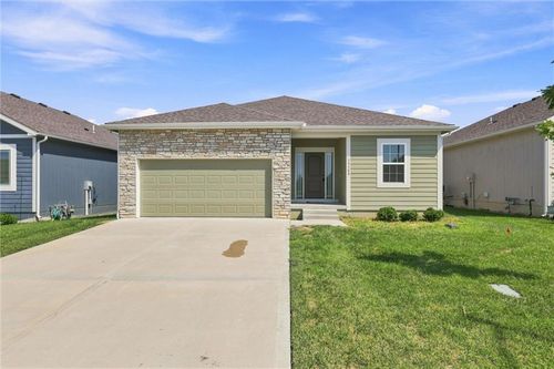 15348 Jessica St, Parkville, MO, 64152-1164 | Card Image