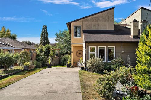 2253 Malaview Ave, Sidney, BC, V8L2E6 | Card Image
