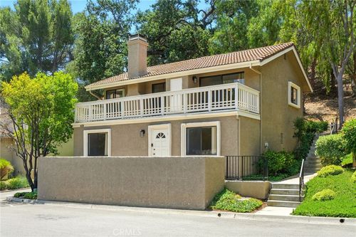 425 Vista Dorado Ln, Oak Park, CA, 91377-3721 | Card Image
