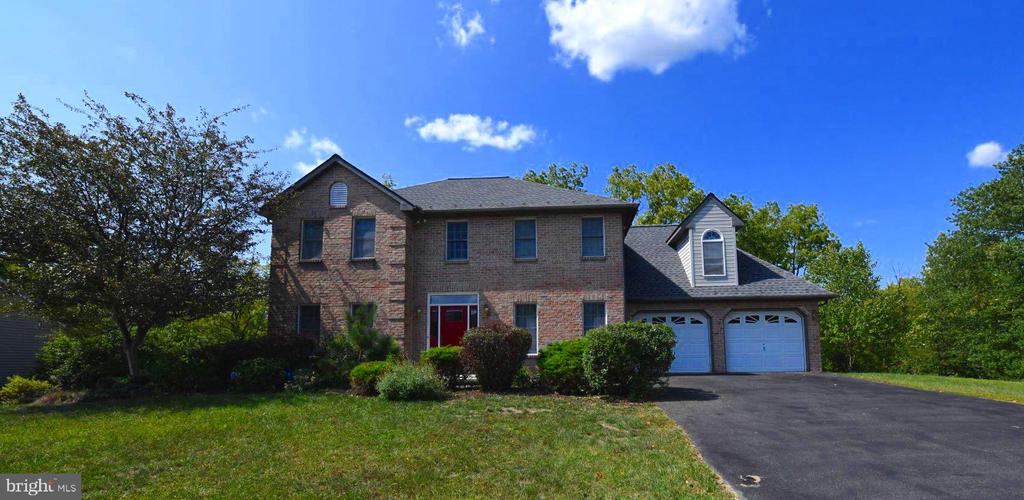 Balsam Dr, Douglassville, PA 19518