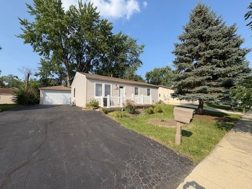110 Cedar Cir, STREAMWOOD, IL, 60107-1450 | Card Image