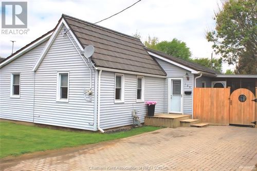 164 George St, Wallaceburg, ON, N8A2T2 | Card Image