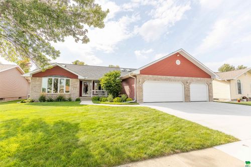 3819 Crescent Ln, South Sioux City, NE, 68776-3494 | Card Image