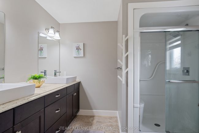 25 Queensway Dr, House other with 3 bedrooms, 4 bathrooms and 4 parking in Strathroy ON | Image 17