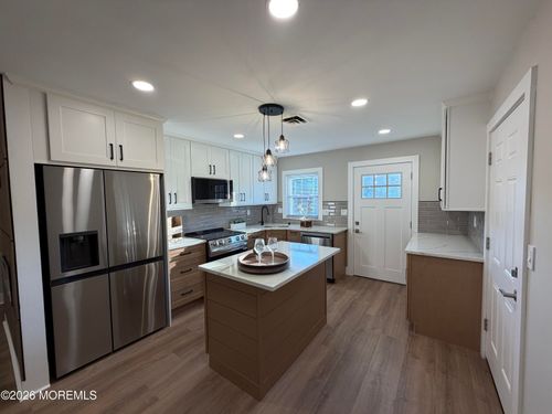 337C Canterbury Ct, Lakewood, NJ, 08701-6696 | Card Image