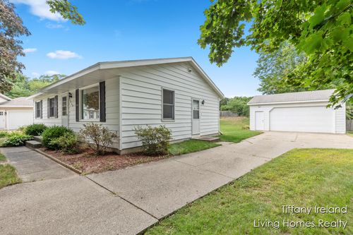 5949 Brookridge Ct Se, Kentwood, MI, 49508-6228 | Card Image