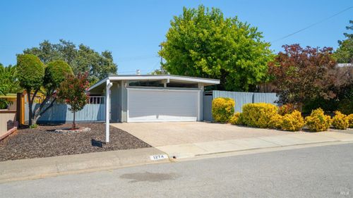 1274 Parkwood Dr, Novato, CA, 94947 | Card Image