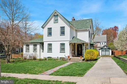 207 Chestnut Ave, NARBERTH, PA, 19072-2405 | Card Image