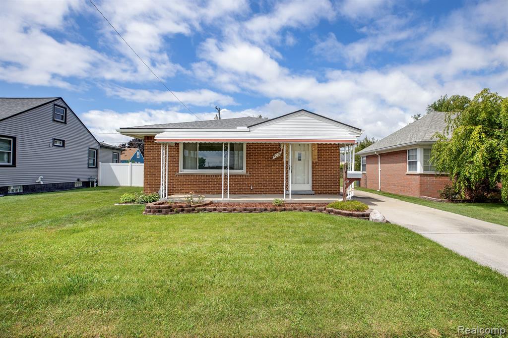 16th St, Wyandotte, MI 48192