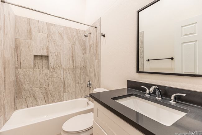 APT-2 - 407 S Pinto St, House other with 2 bedrooms, 1 bathrooms and null parking in San Antonio TX | Image 23