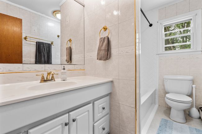 21 Cadwell Rd, House other with 3 bedrooms, 3 bathrooms and null parking in Bloomfield CT | Image 15