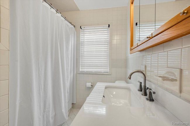 700 Silman St, House other with 3 bedrooms, 2 bathrooms and null parking in Ferndale MI | Image 9