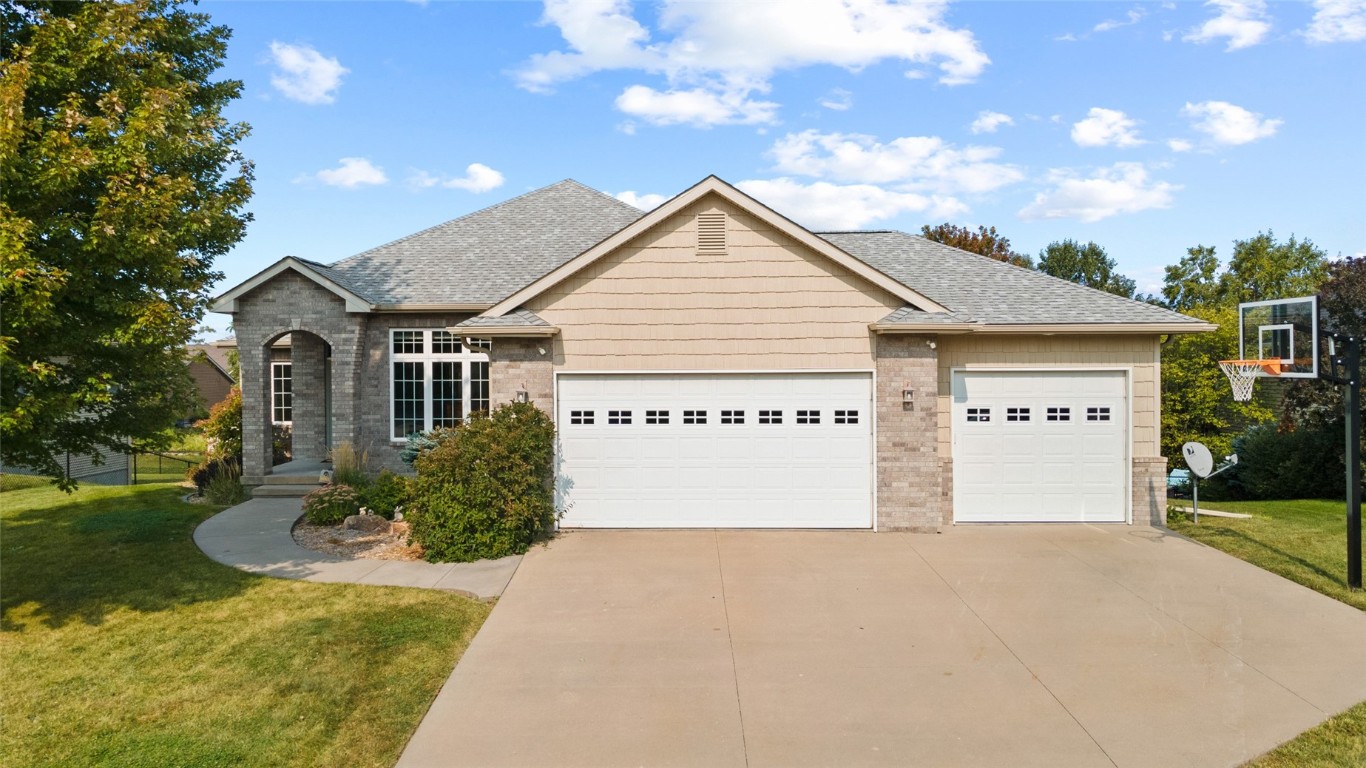 Timber Wolf Dr, North Liberty, IA 52317