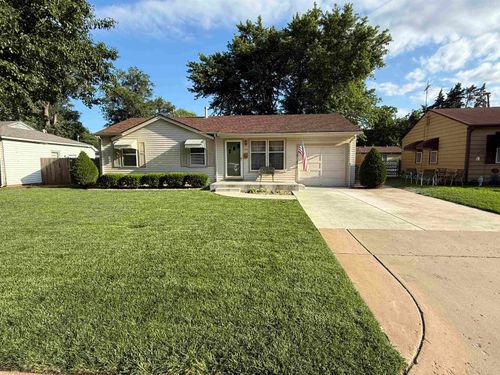 415 Spring Dr, Haysville, KS, 67060-1643 | Card Image