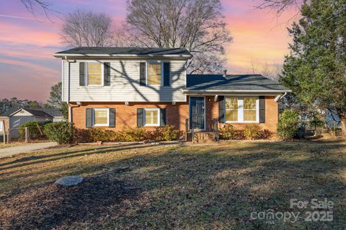 9926 Rockmeadow Dr, Charlotte, NC, 28216-1945 | Card Image