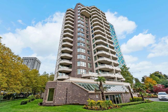 401 - 5790 Patterson Avenue, Condo with 2 bedrooms, 2 bathrooms and 1 parking in Burnaby BC | Image 2