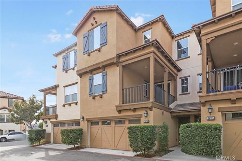 26703 Lexington Ln, Santa Clarita, CA, 91350-5744 | Card Image