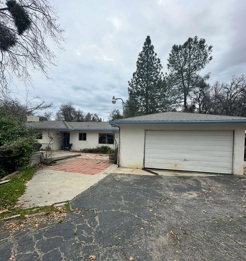 42912 Country Club Dr E, Oakhurst, CA, 93644-9610 | Card Image