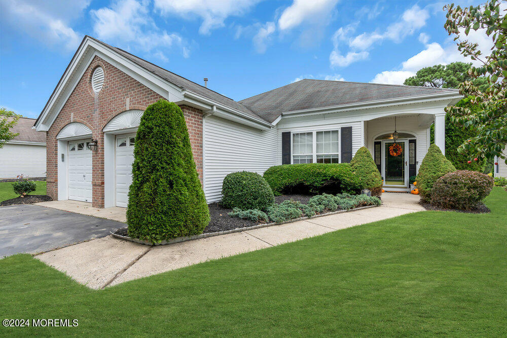 Silverspring Dr, Lakewood, NJ 08701