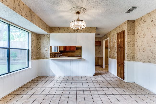 104 Ne Rosamond St, House other with 3 bedrooms, 2 bathrooms and null parking in Burleson TX | Image 9