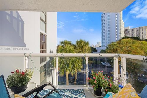 apt-348-20515 Country Club Dr, Aventura, FL, 33180-3042 | Card Image