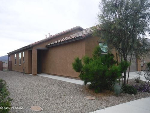 5567 W Monterey Dr, Oro Valley, AZ, 85742-0112 | Card Image