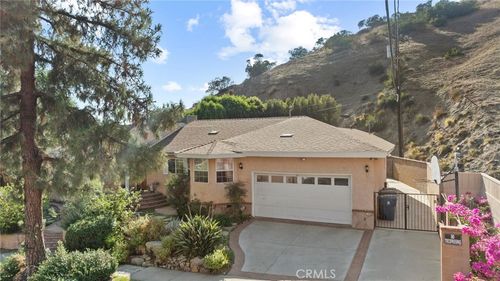 8515 Petaluma Dr, Sun Valley, CA, 91352-3628 | Card Image