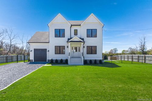 1900 Gillette Dr, East Marion, NY, 11939 | Card Image