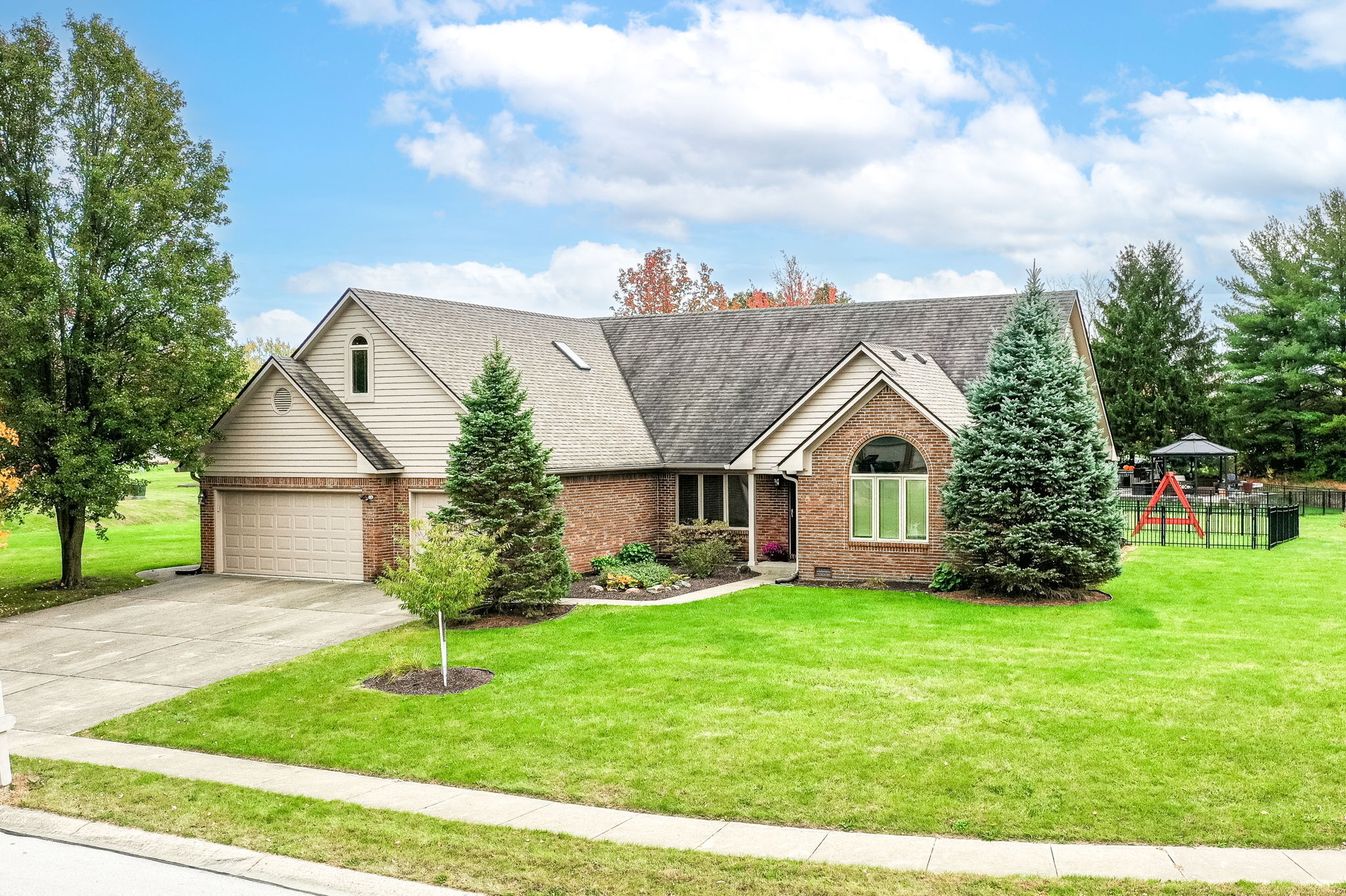 1324 Willow Oak Court, For Sale in Avon Zoocasa