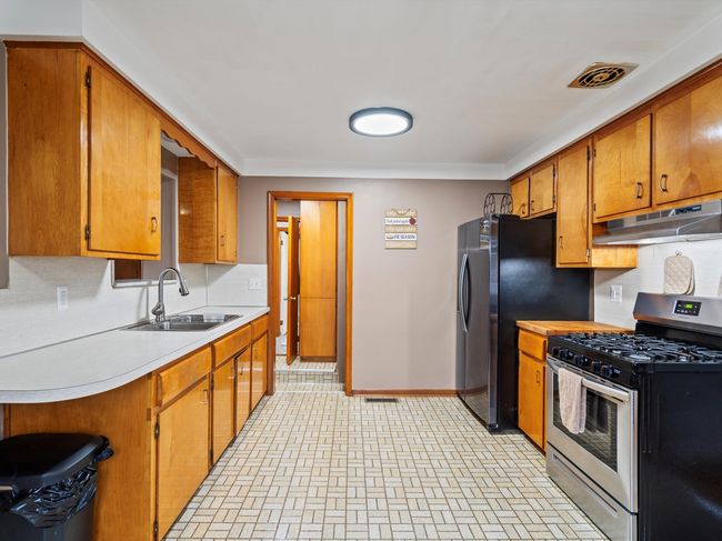 8527 Metropolitan Pkwy, House other with 3 bedrooms, 2 bathrooms and null parking in Sterling Heights MI | Image 6