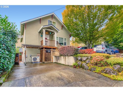 700 Barton Ave, Gladstone, OR, 97027-2069 | Card Image