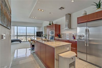 2000 - 4471 Dean Martin Drive, Home with 1 bedrooms, 1 bathrooms and 1 parking in Las Vegas NV | Image 2