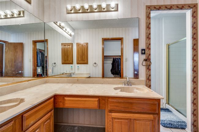 Primary bath with dual sinks. | Image 12