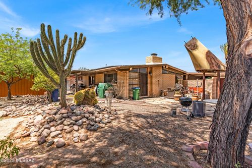 6912 E Bonnie Brae Dr, Tucson, AZ, 85710-3624 | Card Image