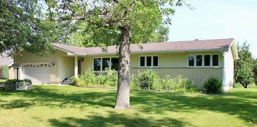 1805 Nelson Dr, Thief River Falls, MN, 56701-3807 | Card Image
