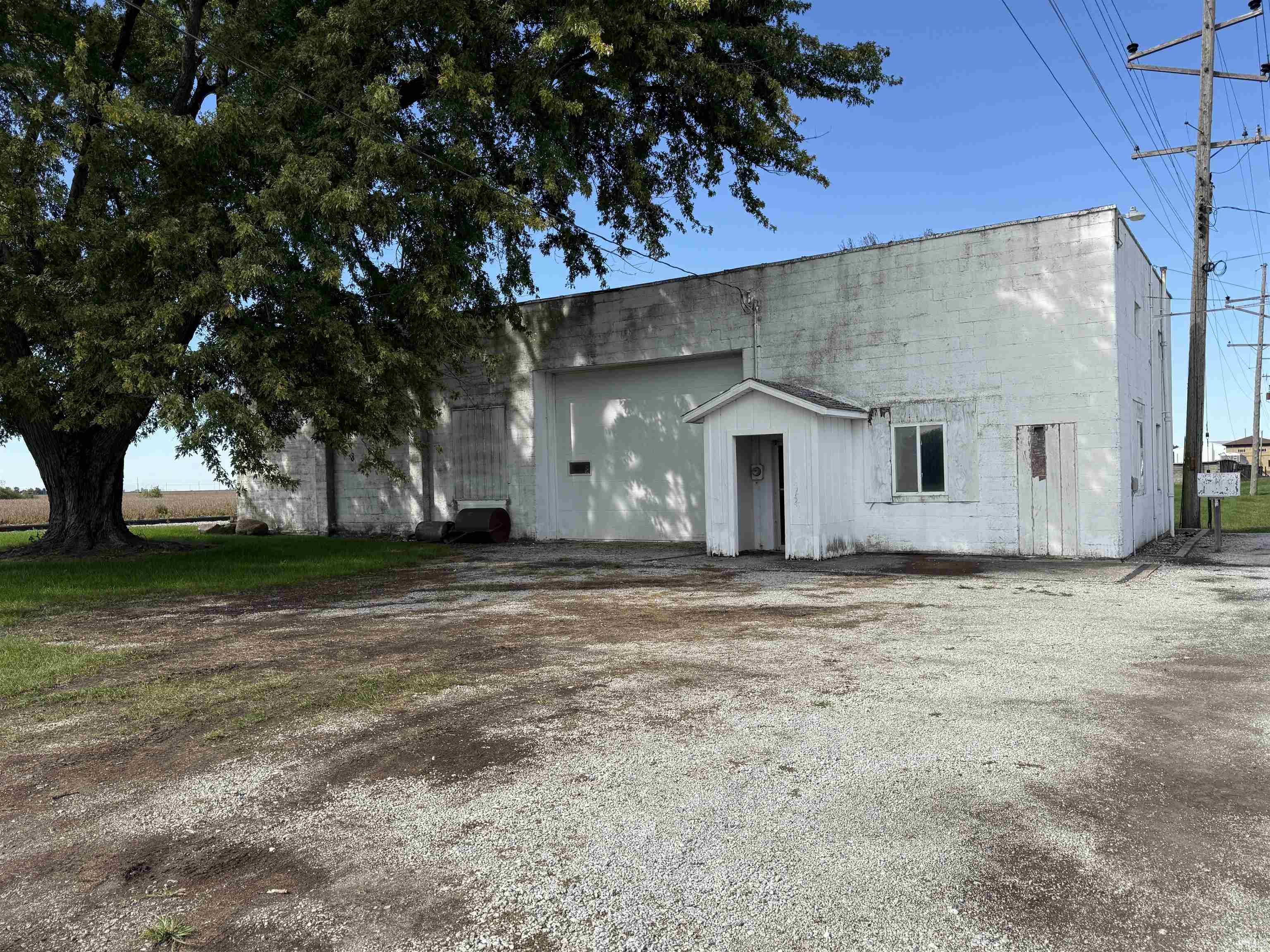 1450 W 550 S, Francesville, IN 47946