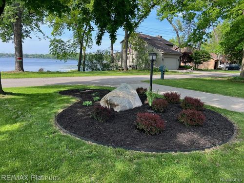 4357 Skusa Dr, Brighton, MI, 48116-9720 | Card Image