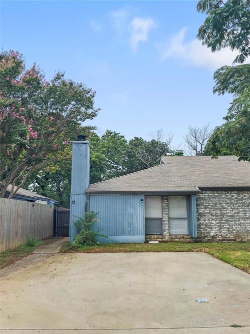 2416 Windy Pine Ln, Arlington, TX, 76015-1157 | Card Image