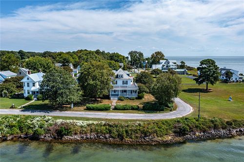 218 Fleeton Point Cir, Reedville, VA, 22539-4217 | Card Image