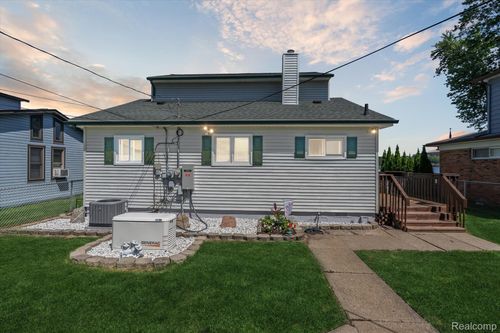 2295 Davista Dr, Highland, MI, 48356-1617 | Card Image