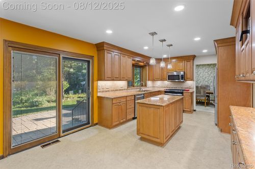 1304 Player Drive, Troy, MI, 48085 | Card Image