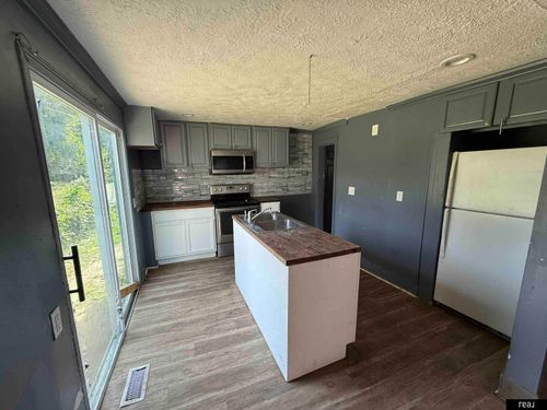 2577 Hartman Avenue, Omaha, NE, 68111 | Card Image