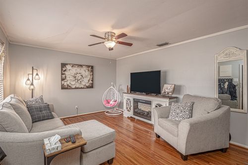 1016 Tower St, Canton, TX, 75103-1627 | Card Image