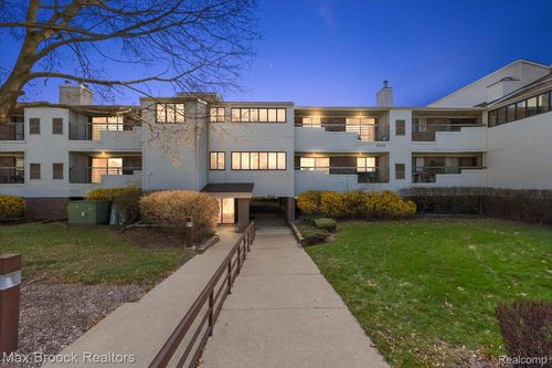 29-30414 Orchard Lake Rd, Farmington Hills, MI, 48334-1363 | Card Image