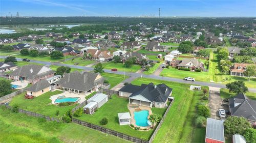 9826 Palm Dr, Mont Belvieu, TX, 77523-8795 | Card Image