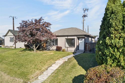 1109 Pollock Ave, Zillah, WA, 98953-9074 | Card Image