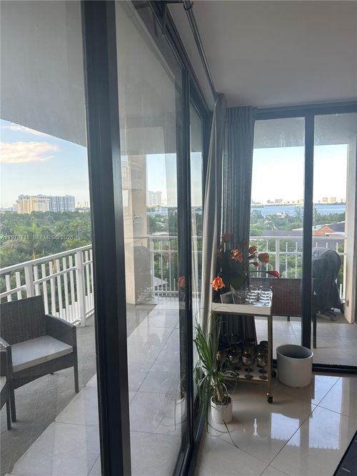 apt-905-1000 Quayside Ter, Miami, FL, 33138-2217 | Card Image